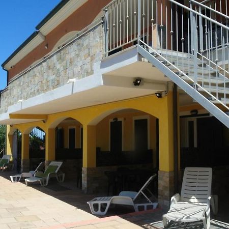 Gli Appartamenti Sul Mare Valledoria  Exterior photo